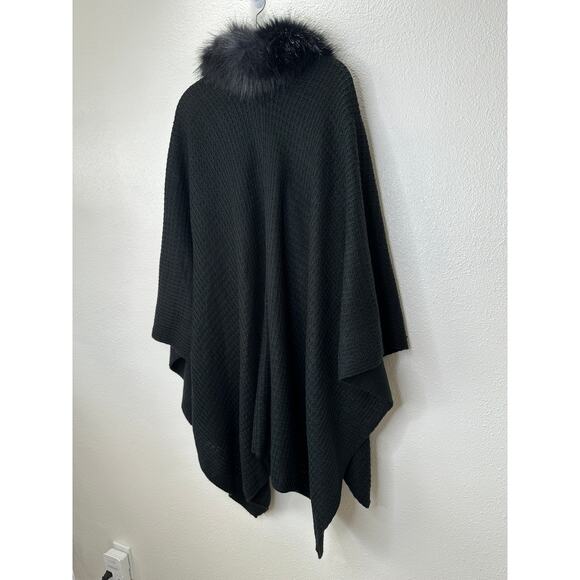 NWT Cejon Black The Leiya Faux Fur Trimmed Collar Poncho One Size - Picture 12 of 14